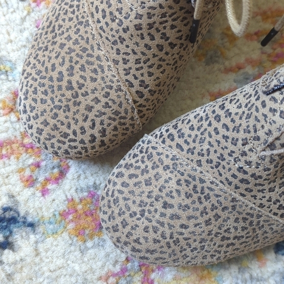 Toms Desert Chic Cheetah Printed Suede Lace Up Wedge Ankle Booties Tan Black 10 - Picture 3 of 16
